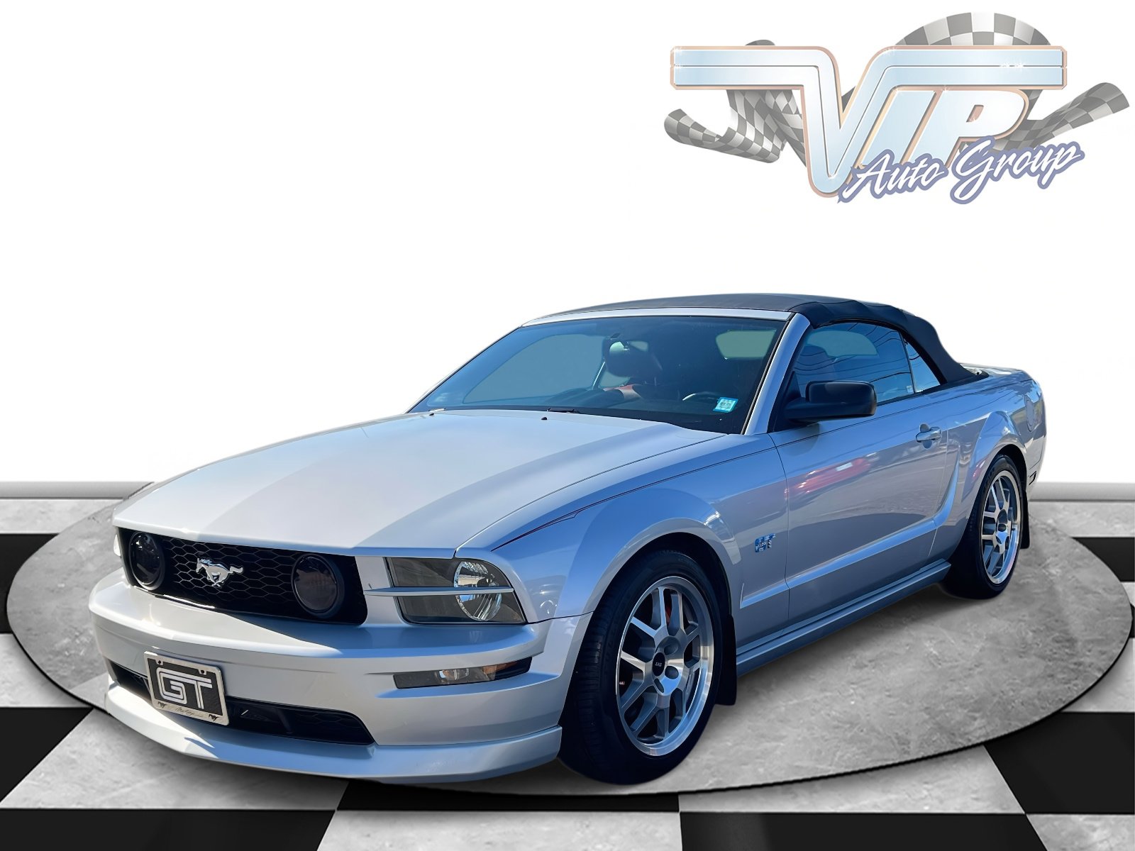 2005 Ford Mustang GT Deluxe Convertible photo 3