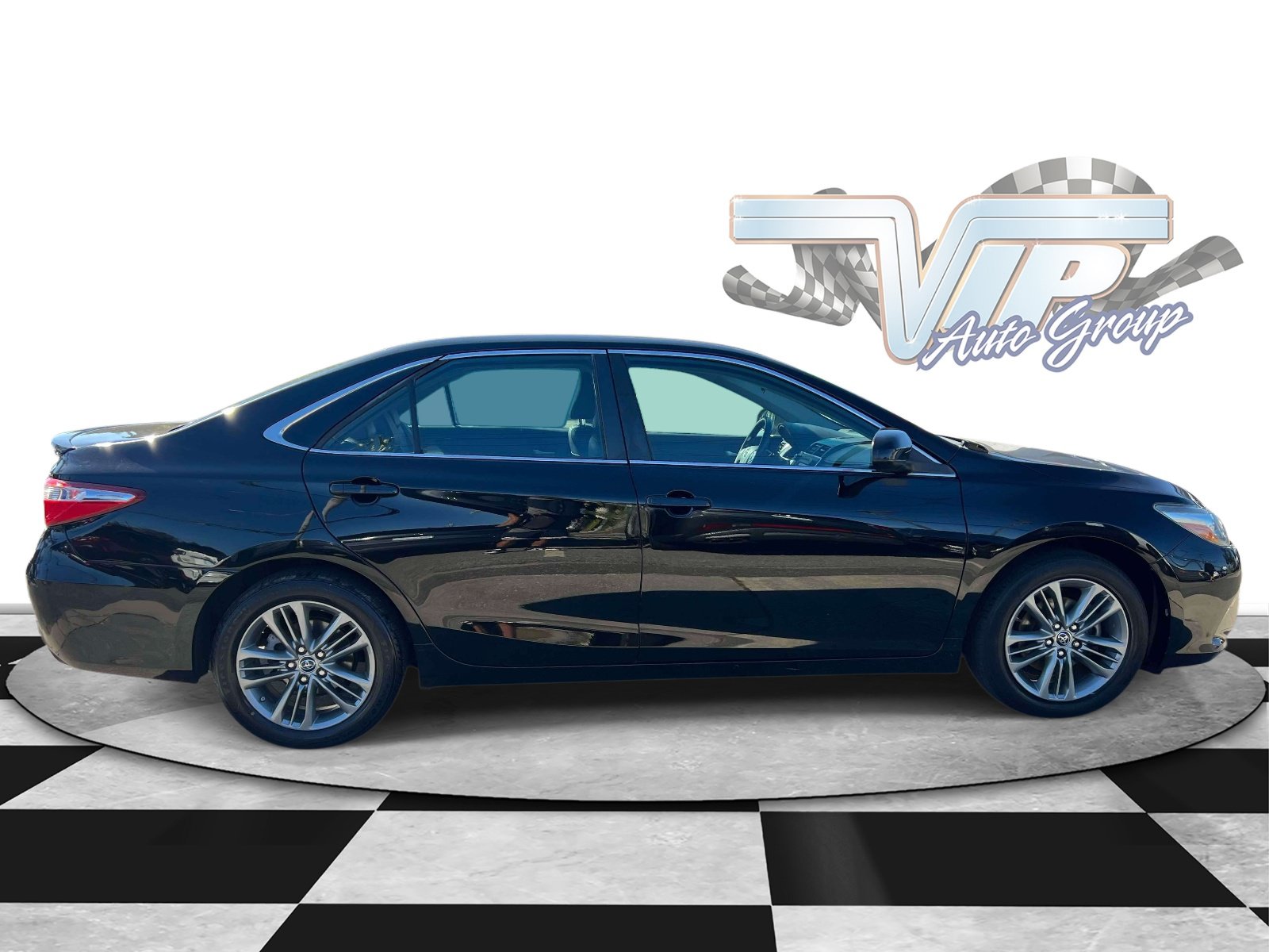 Used 2015 Toyota Camry SE Sedan