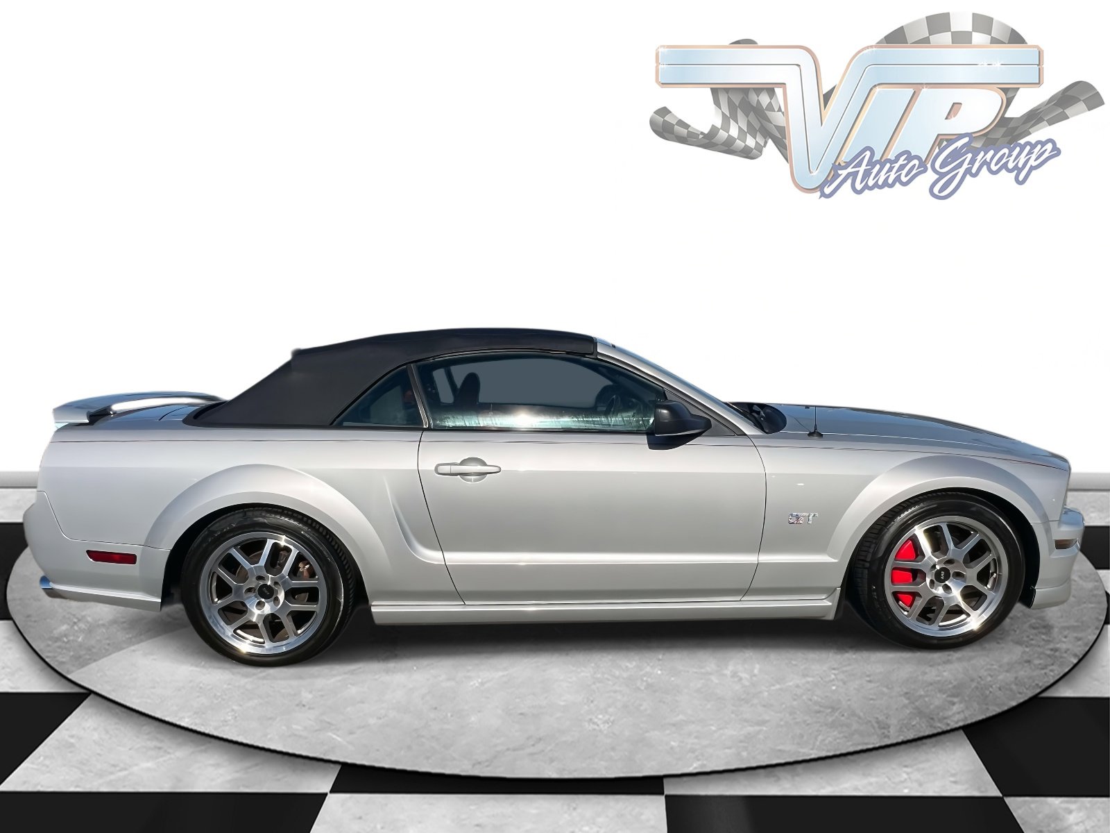 2005 Ford Mustang GT Deluxe Convertible photo 4