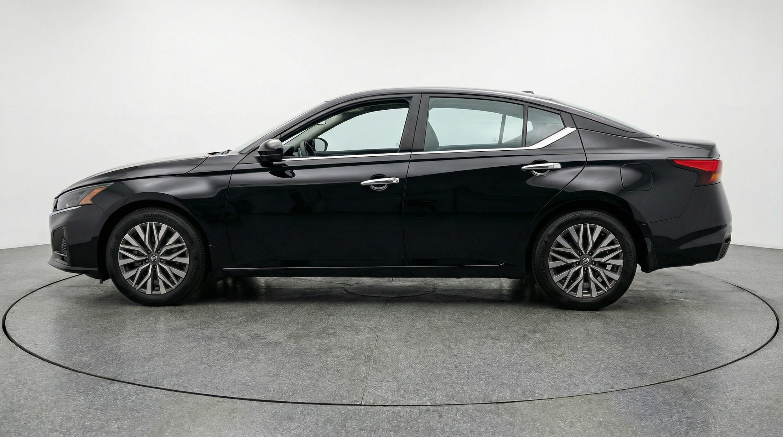 Thumbnail: 2025 Nissan Altima - 4