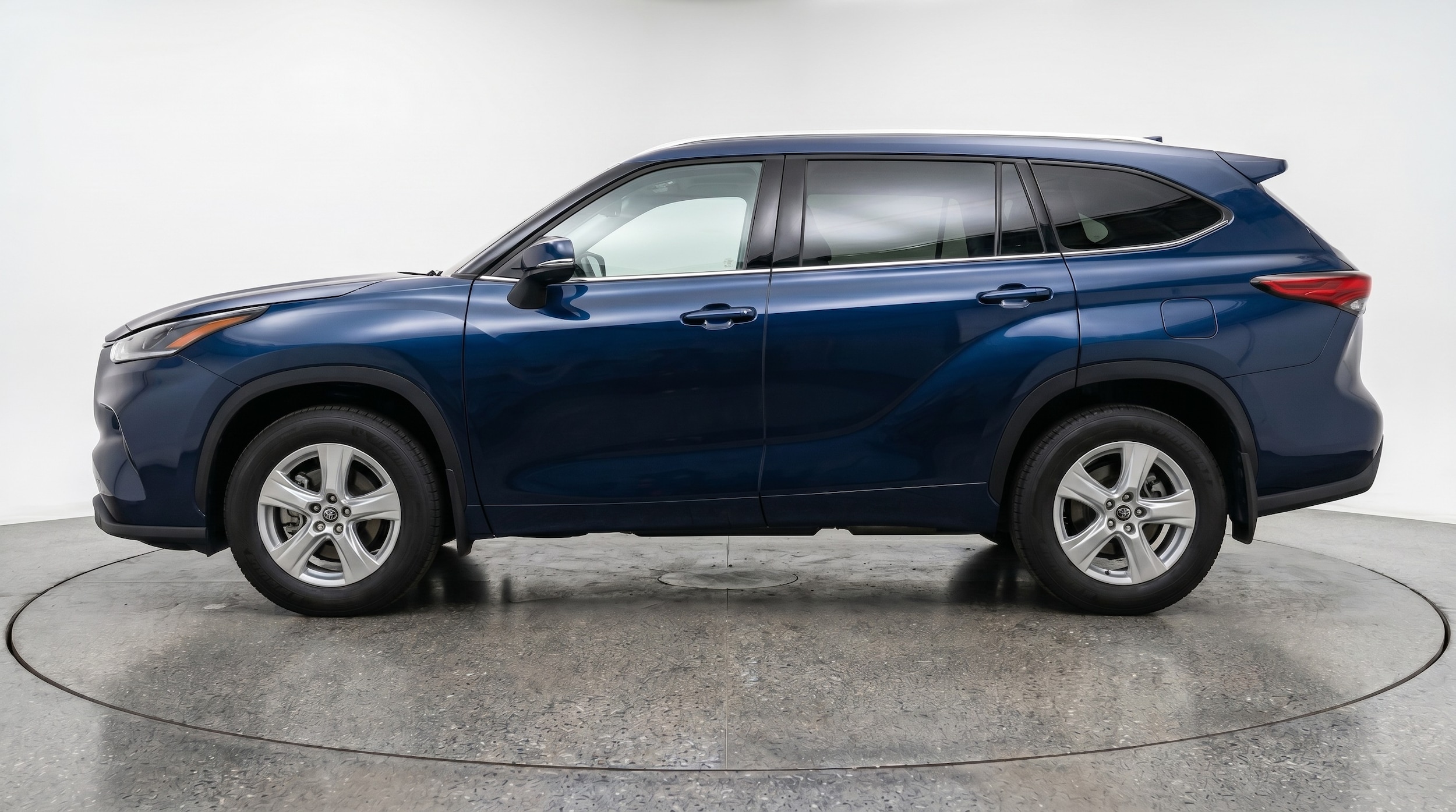 Thumbnail: 2025 Toyota Highlander - 4