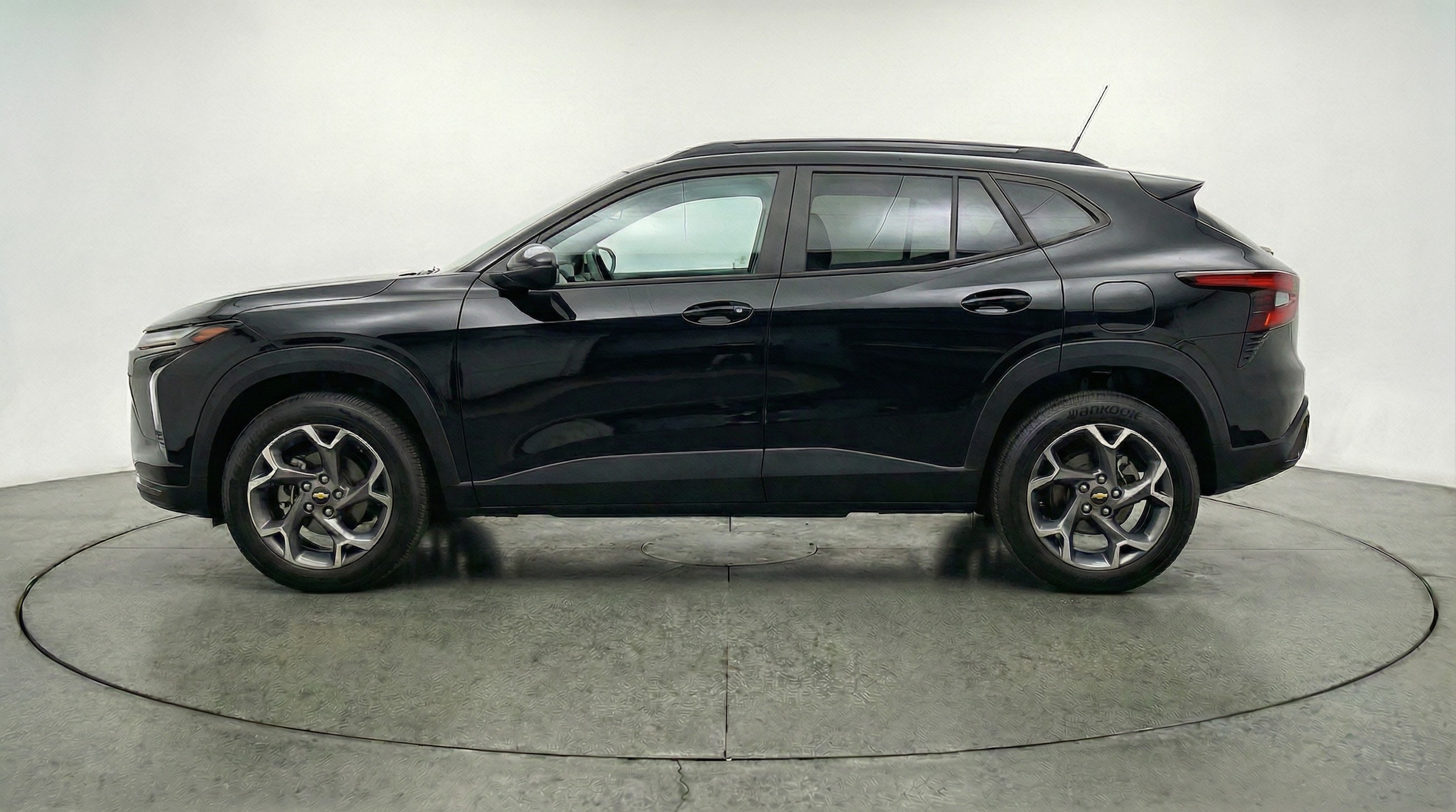 Thumbnail: 2025 Chevrolet Trax - 4