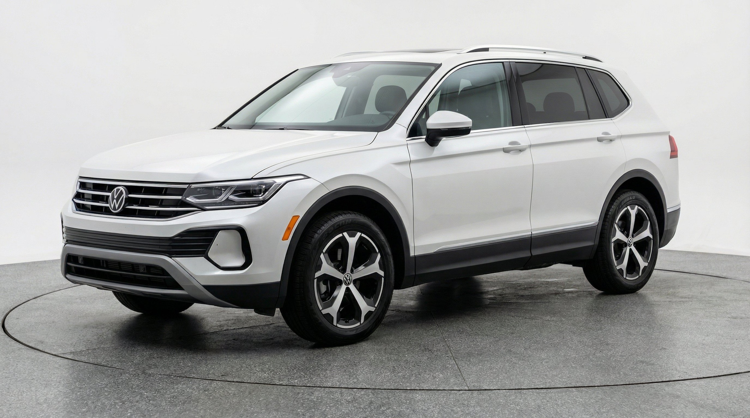 Thumbnail: 2026 Volkswagen Tiguan - 3