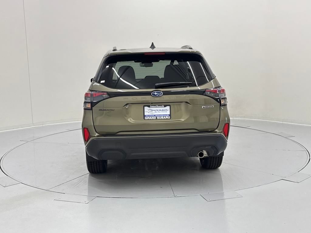2025 Subaru Forester Touring photo 4