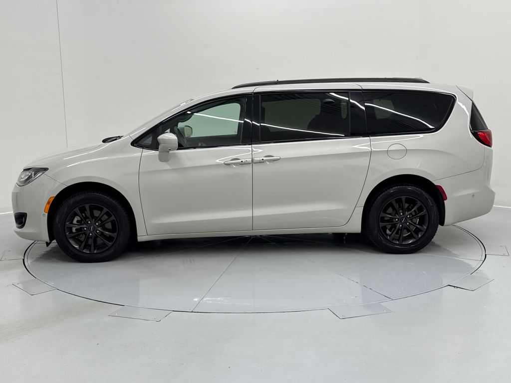 2020 Chrysler Pacifica Touring L photo 2