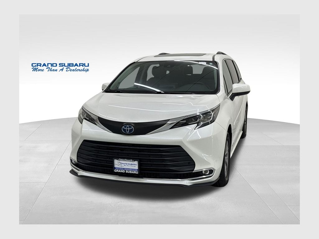 Used 2021 Toyota Sienna XLE Van