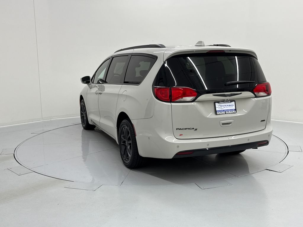 2020 Chrysler Pacifica Touring L photo 3