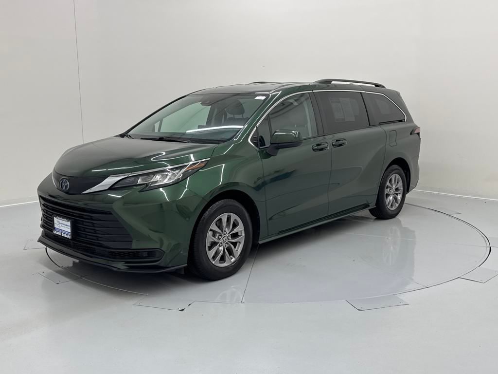 Used 2022 Toyota Sienna LE with VIN 5TDKRKEC6NS113789 for sale in Bensenville, IL