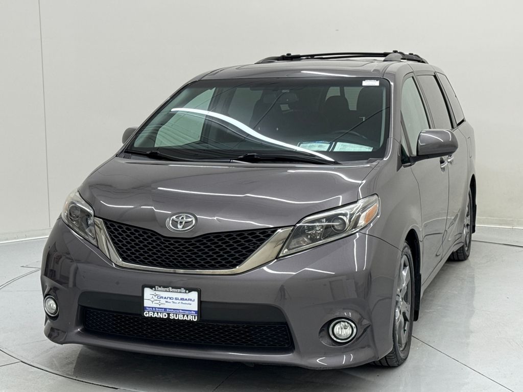 2017 Toyota Sienna SE Premium's photo
