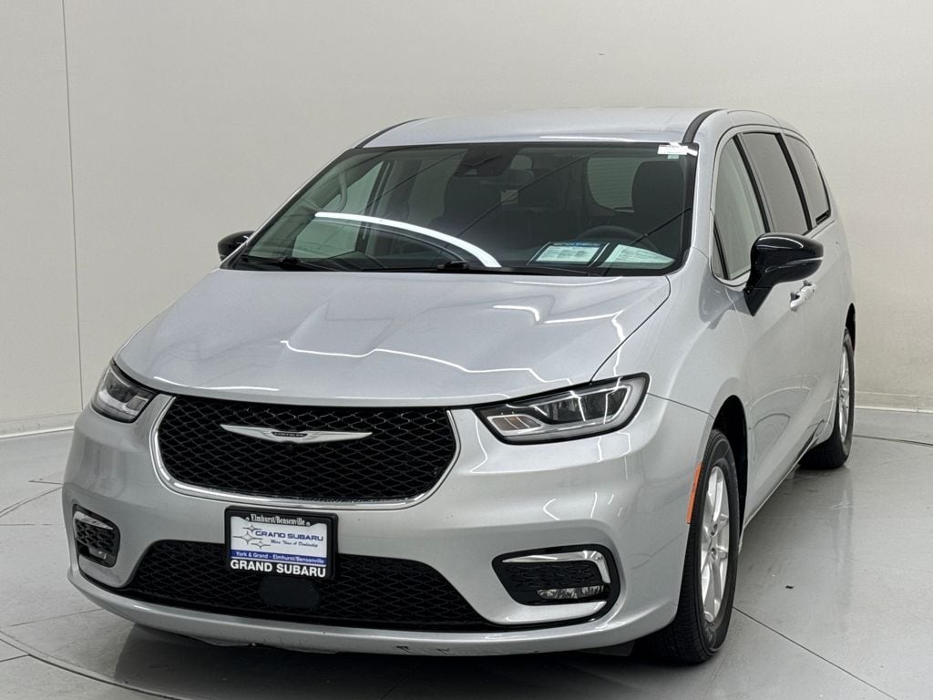 2024 Chrysler Pacifica Touring L's photo