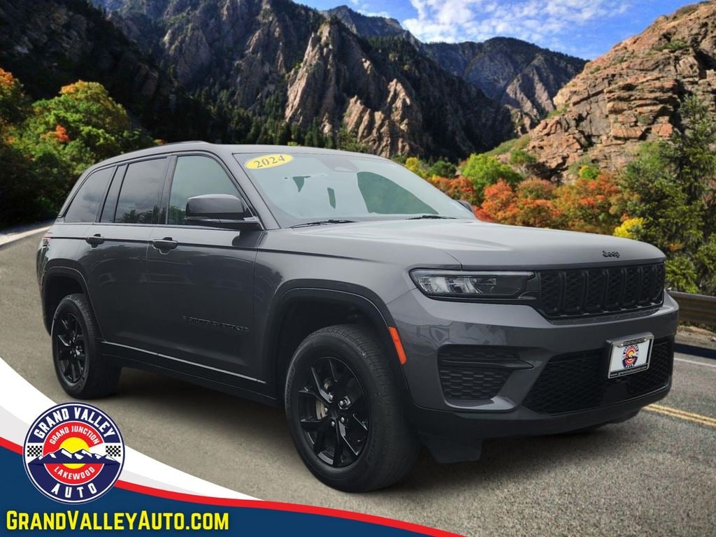 Used 2024 Jeep Grand Cherokee Altitude SUV