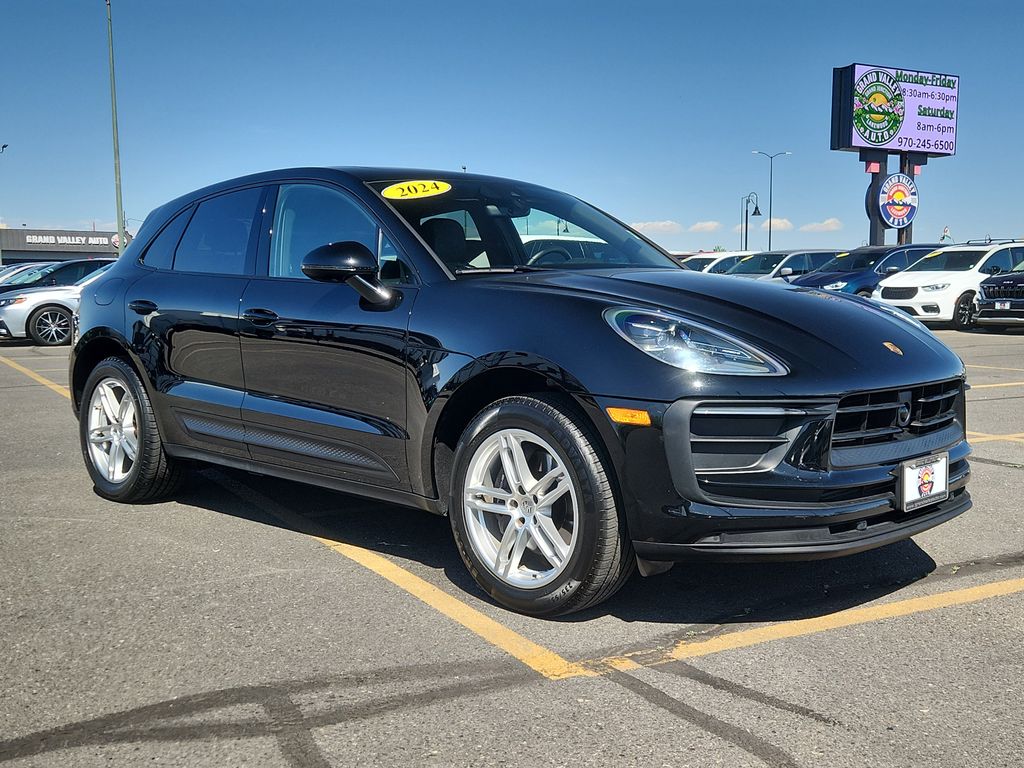2024 Porsche Macan Base