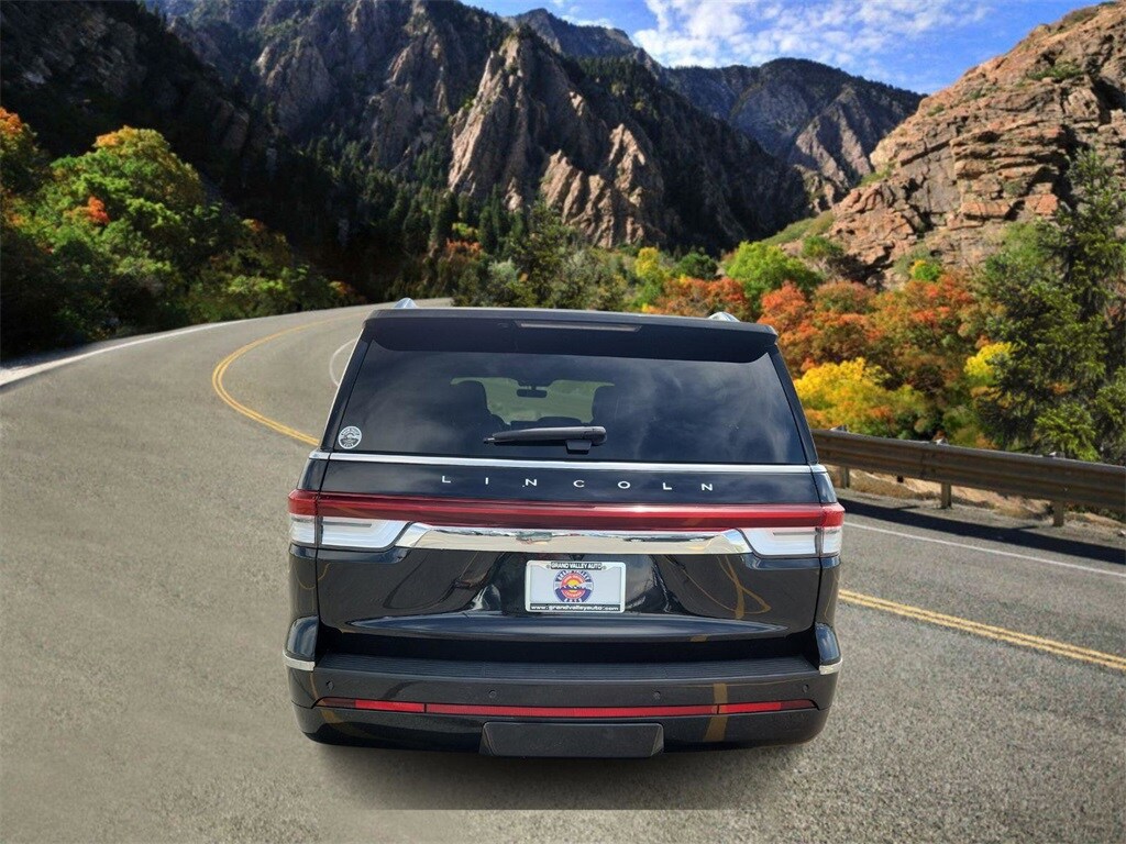 2023 Lincoln Navigator L Reserve photo 4