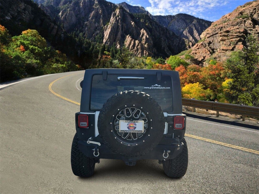 2016 Jeep Wrangler Unlimited Sahara photo 4