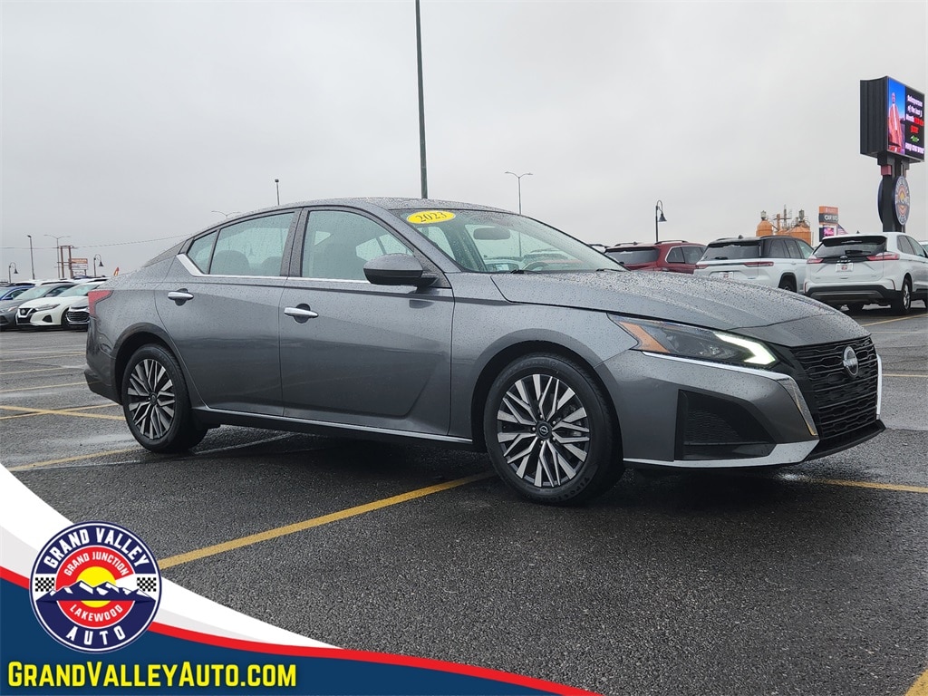 2023 Nissan Altima SV's photo