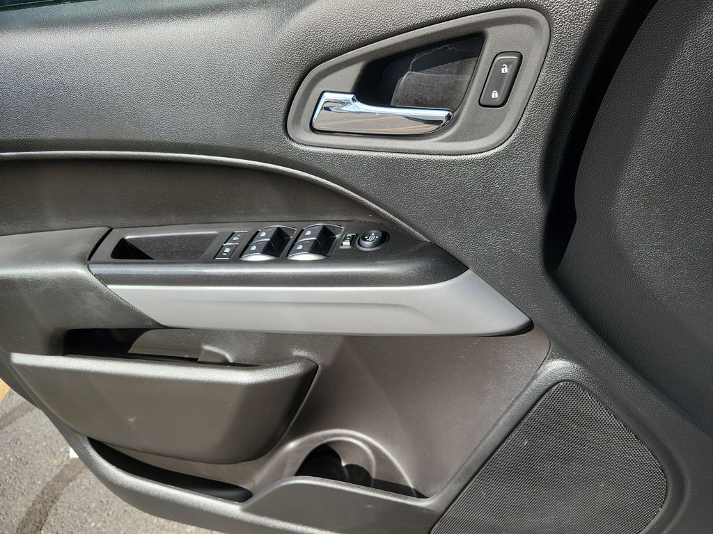 2022 Chevrolet Colorado LT - Photo 8