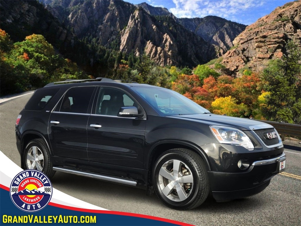 2011 GMC Acadia SLT2's photo