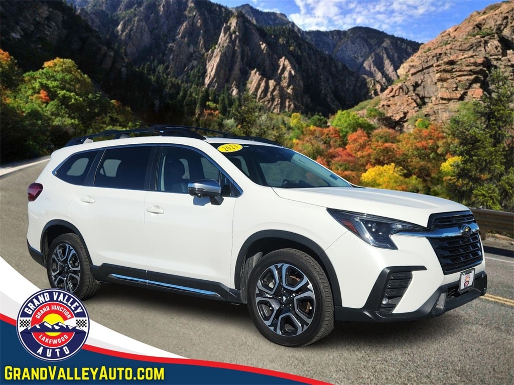 2023 Subaru Ascent Limited's photo