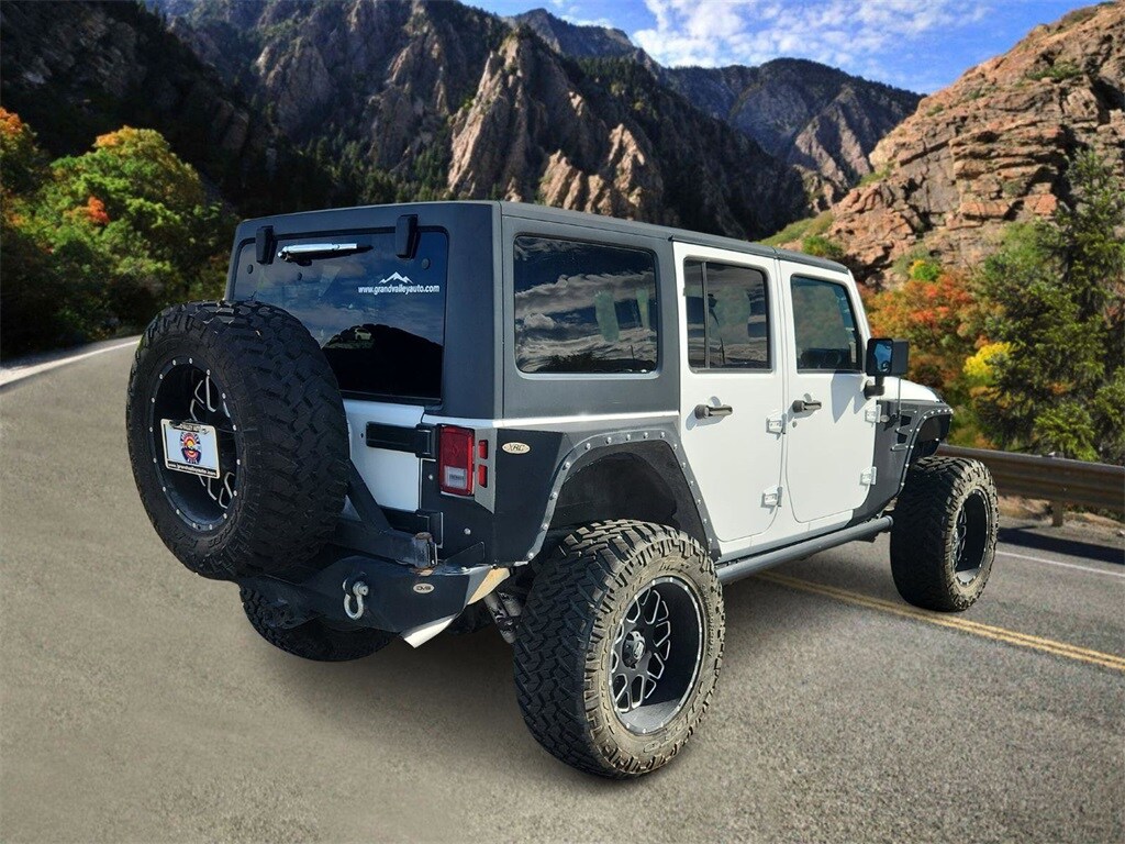 2016 Jeep Wrangler Unlimited Sahara photo 3