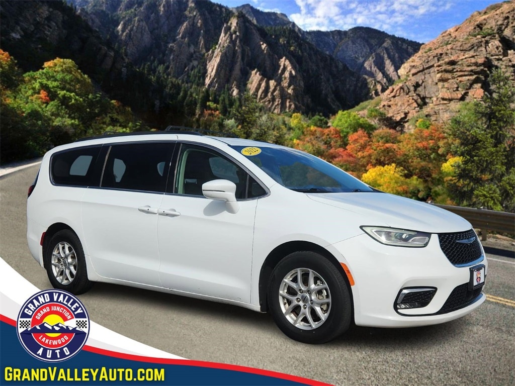Used 2022 Chrysler Pacifica Touring L Minivan/Van