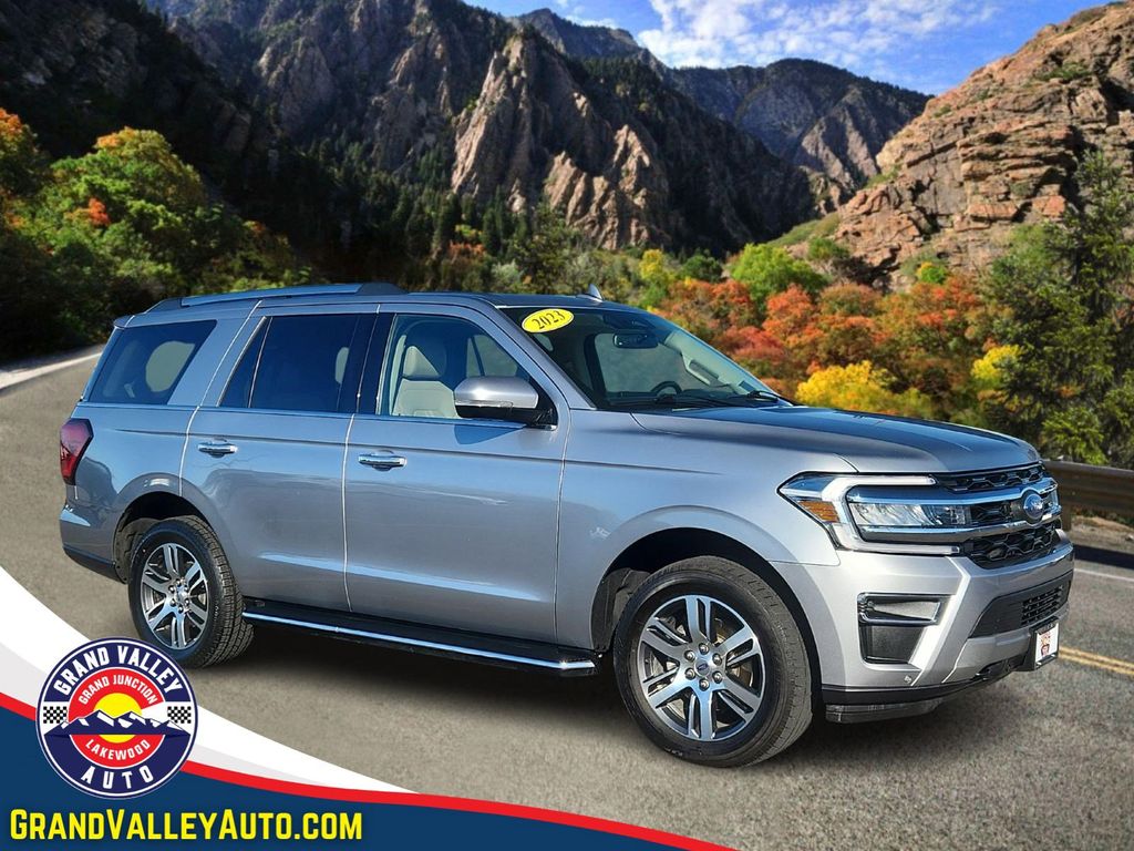 2023 Ford Expedition Limited's photo