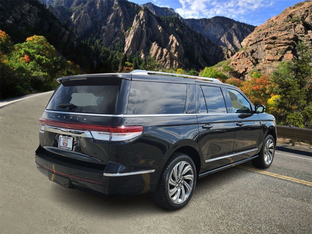 2023 Lincoln Navigator L Reserve photo 3
