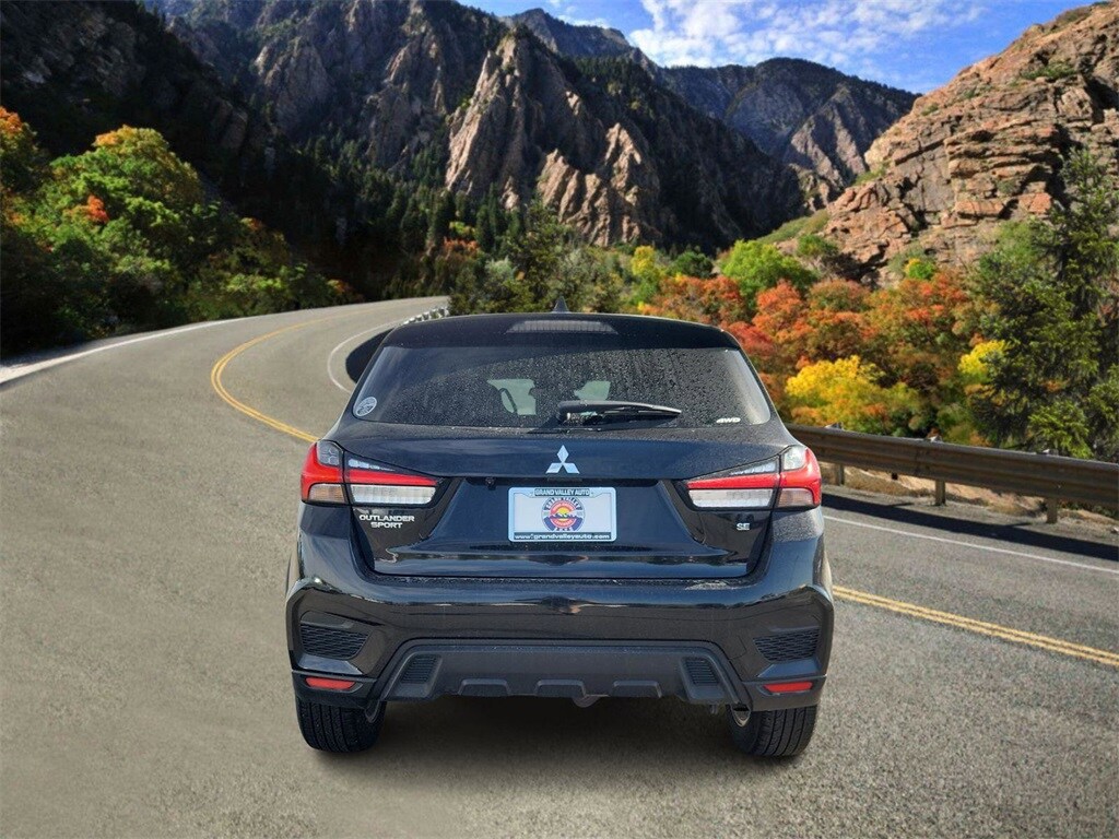 2024 Mitsubishi Outlander Sport SE photo 3