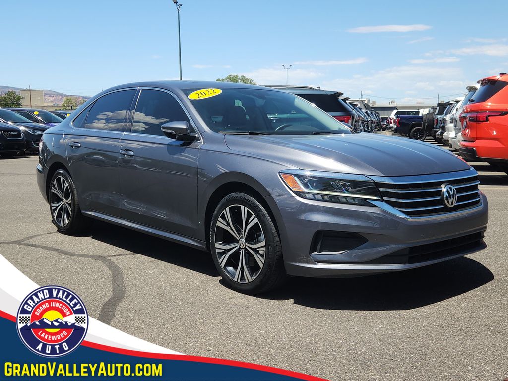 2022 Volkswagen Passat 2.0T SE Auto's photo