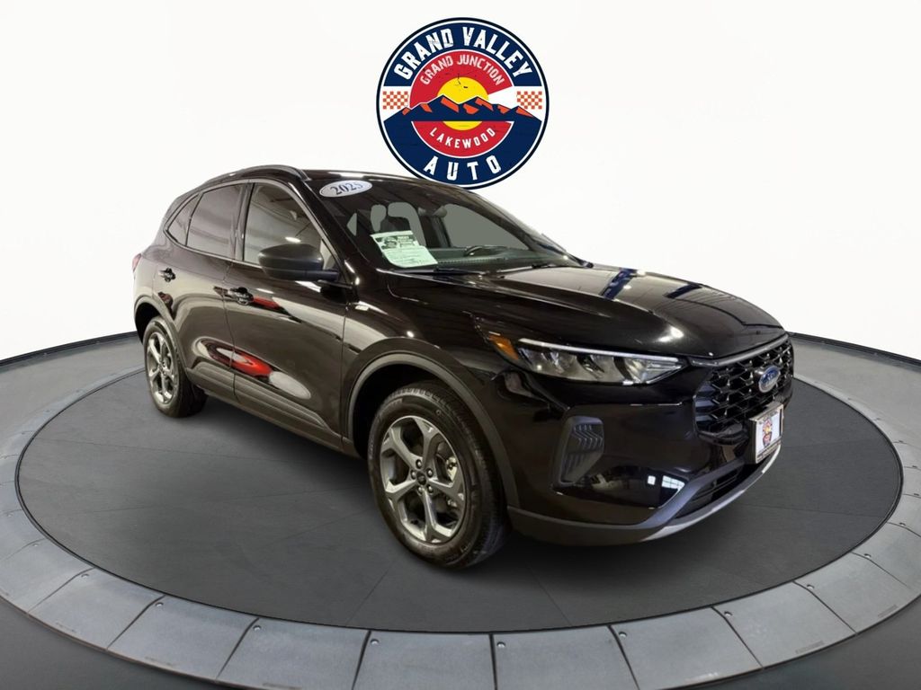 2025 Ford Escape ST-Line AWD's photo