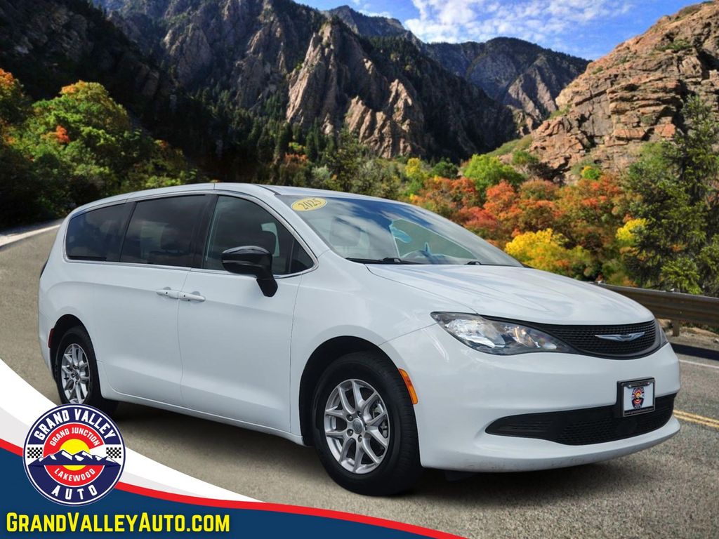 2025 Chrysler Voyager