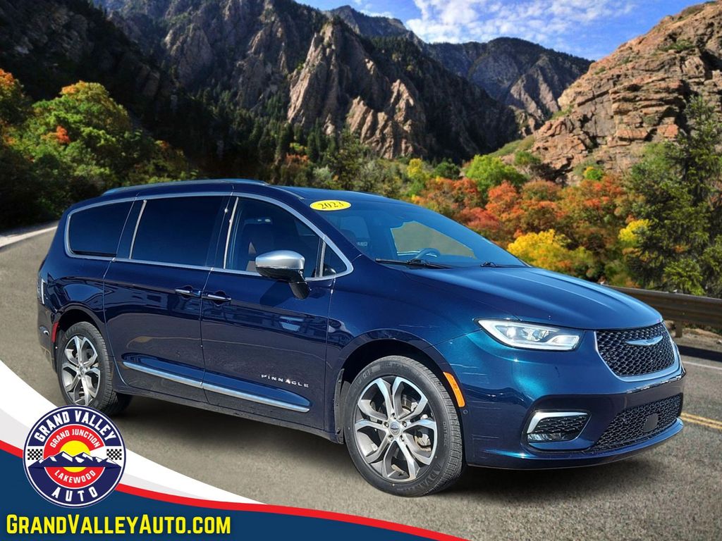 2023 Chrysler Pacifica Pinnacle AWD's photo
