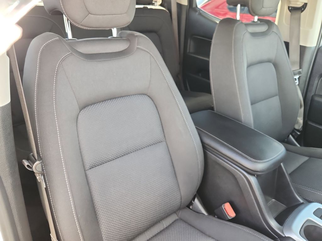 2022 Chevrolet Colorado LT - Photo 15