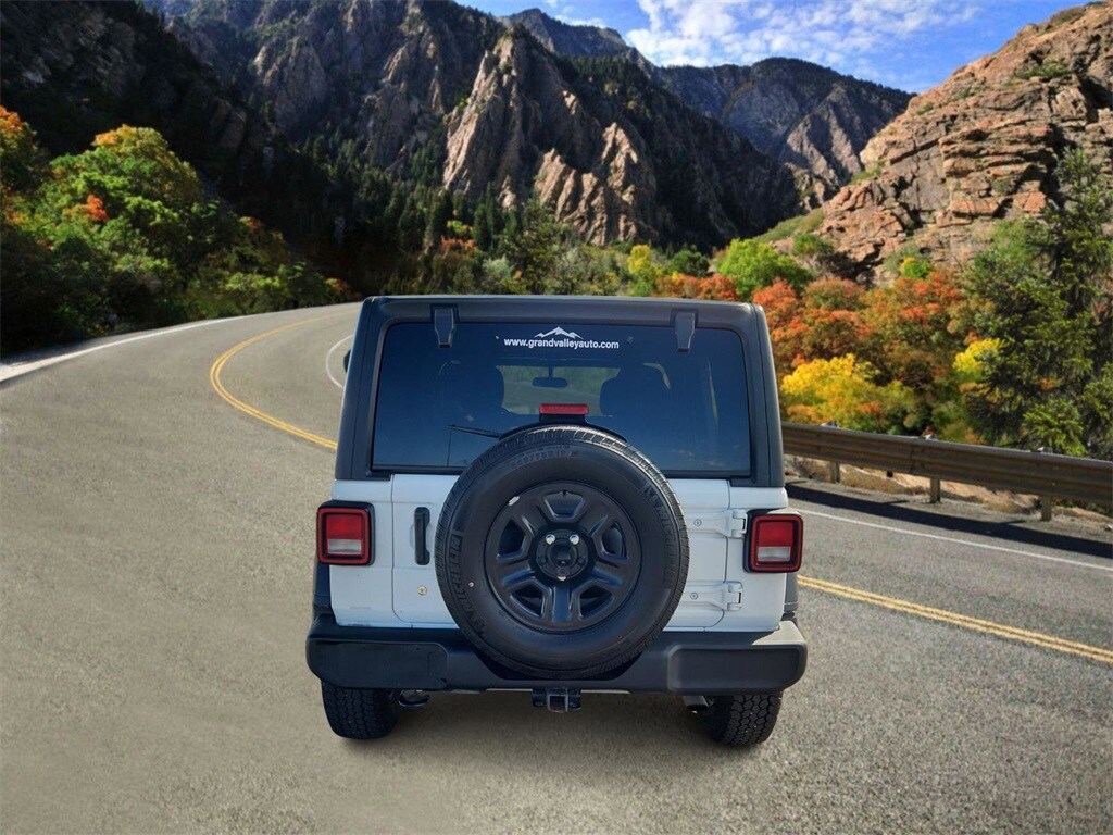 2022 Jeep Wrangler Unlimited Sport photo 4