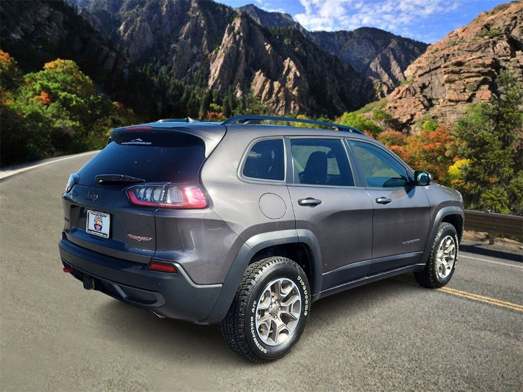 2022 Jeep Cherokee Trailhawk photo 2