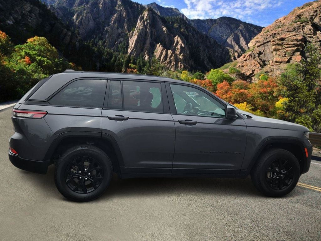 Used 2024 Jeep Grand Cherokee Altitude SUV
