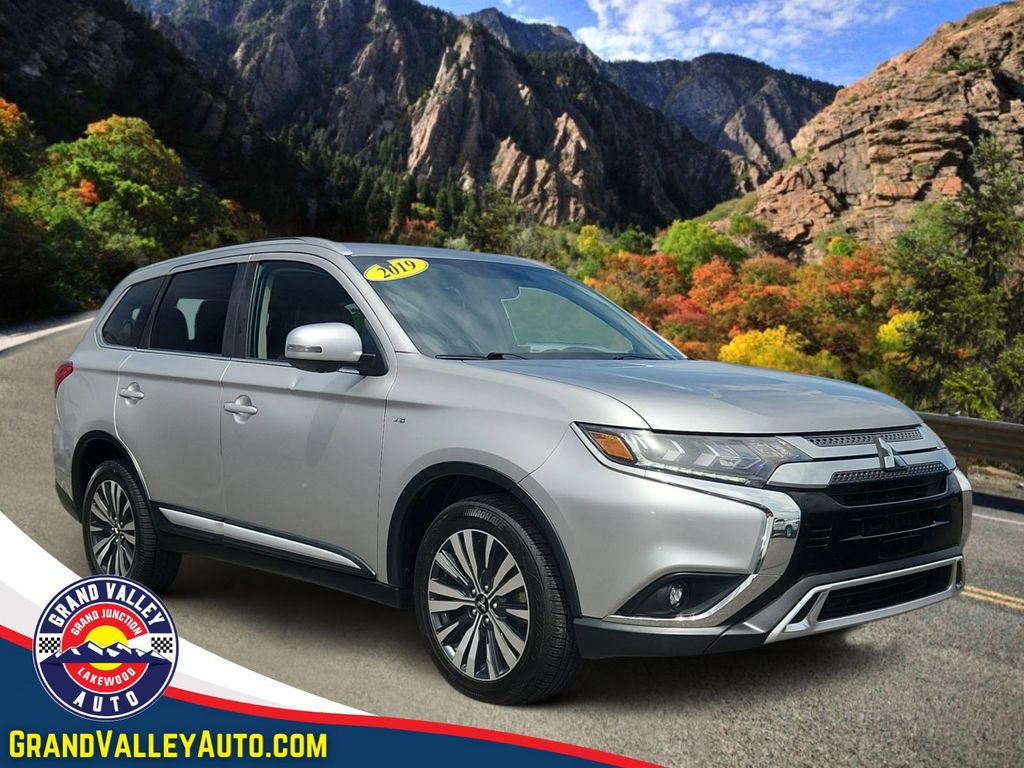 2019 Mitsubishi Outlander GT S-AWC's photo