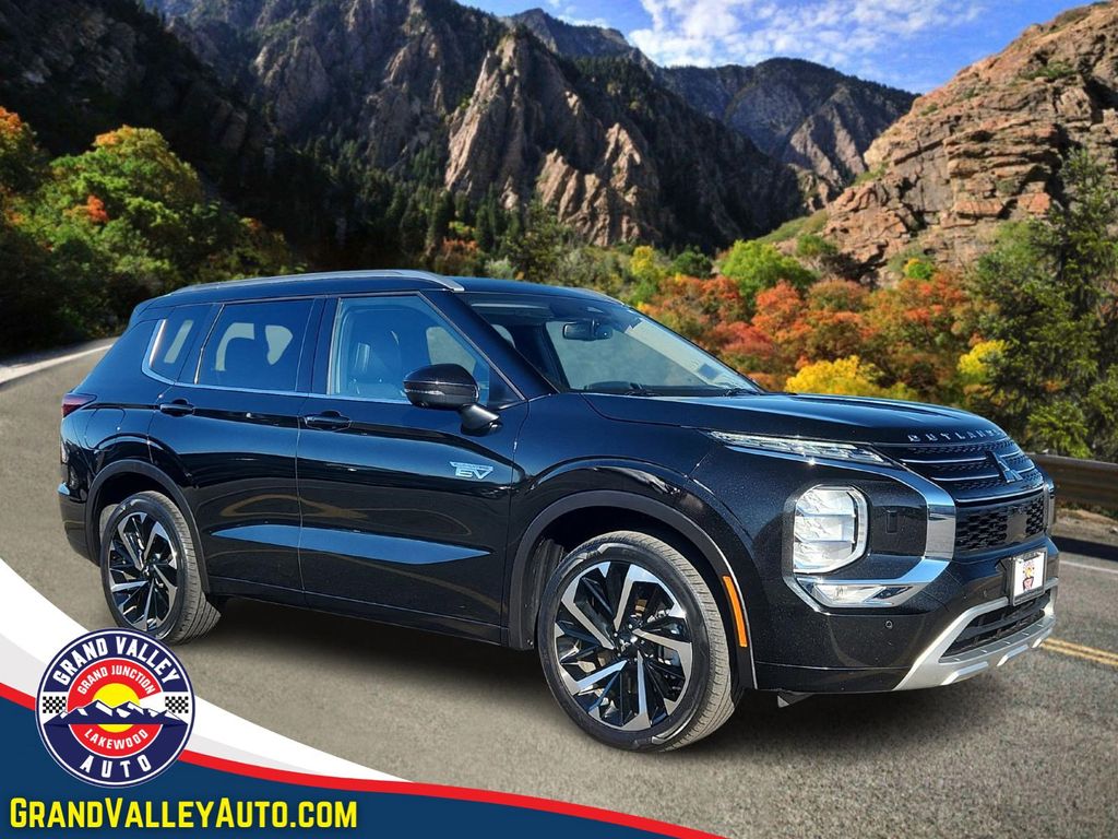 2023 Mitsubishi Outlander Plug-In Hybrid SEL's photo