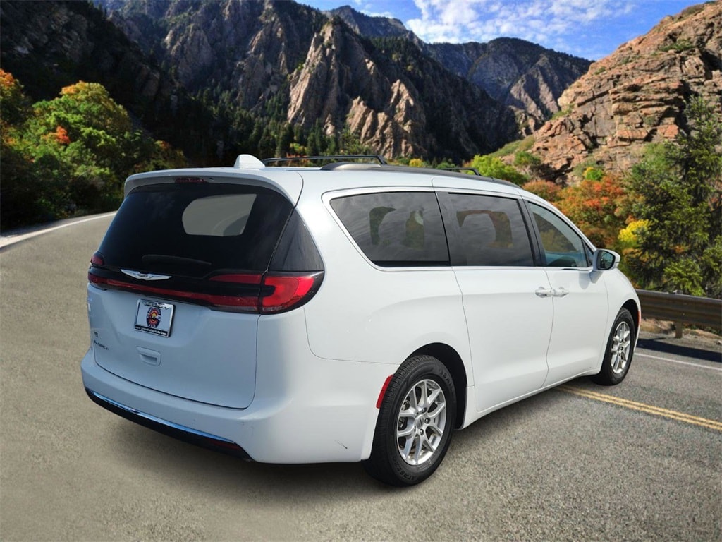 Used 2022 Chrysler Pacifica Touring L Minivan/Van