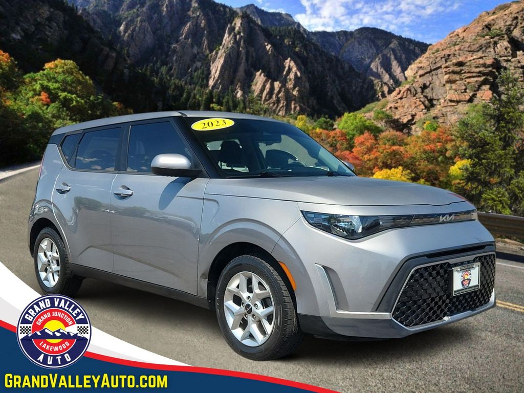 2023 Kia Soul 2.0L LX IVT's photo