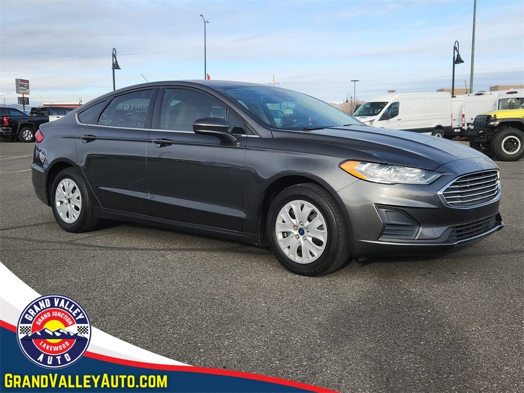 2019 Ford Fusion S's photo