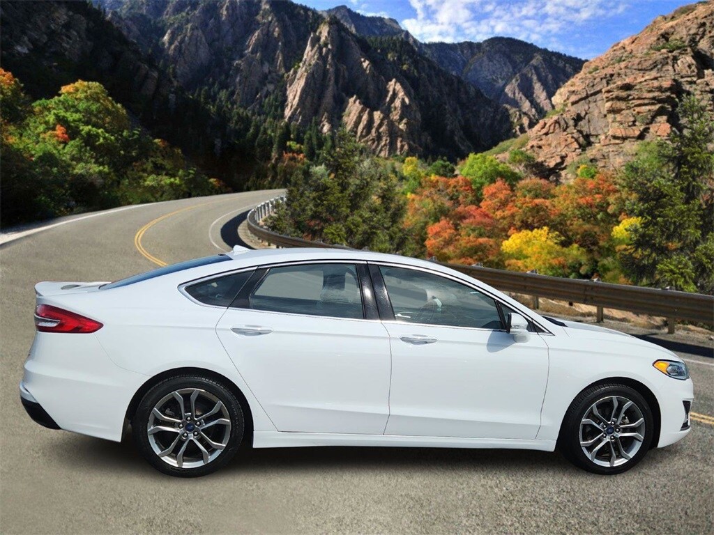 2020 Ford Fusion Hybrid Titanium photo 2