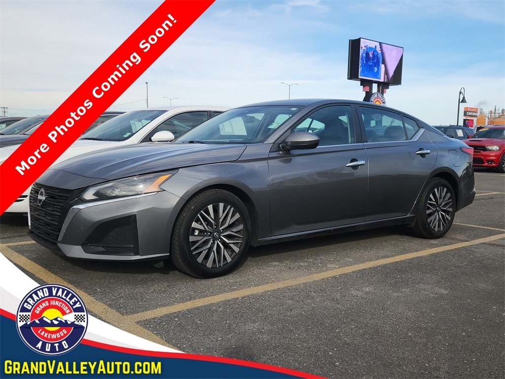 2023 Nissan Altima SV's photo