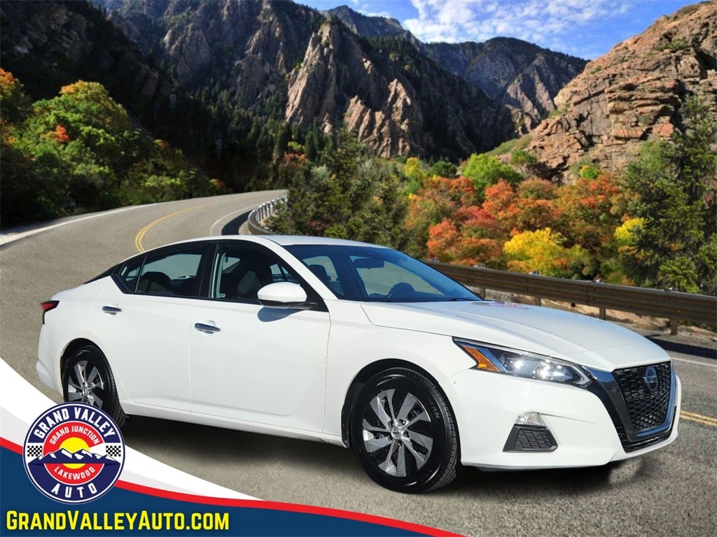 2021 Nissan Altima S's photo