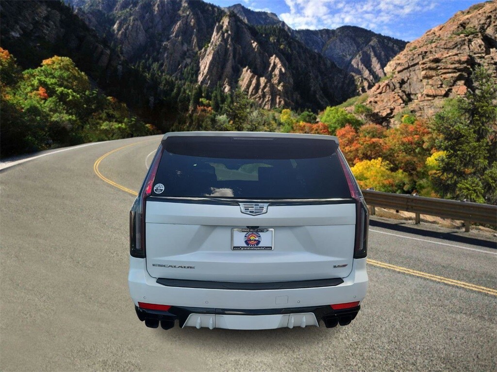 2024 Cadillac Escalade V-Series photo 3