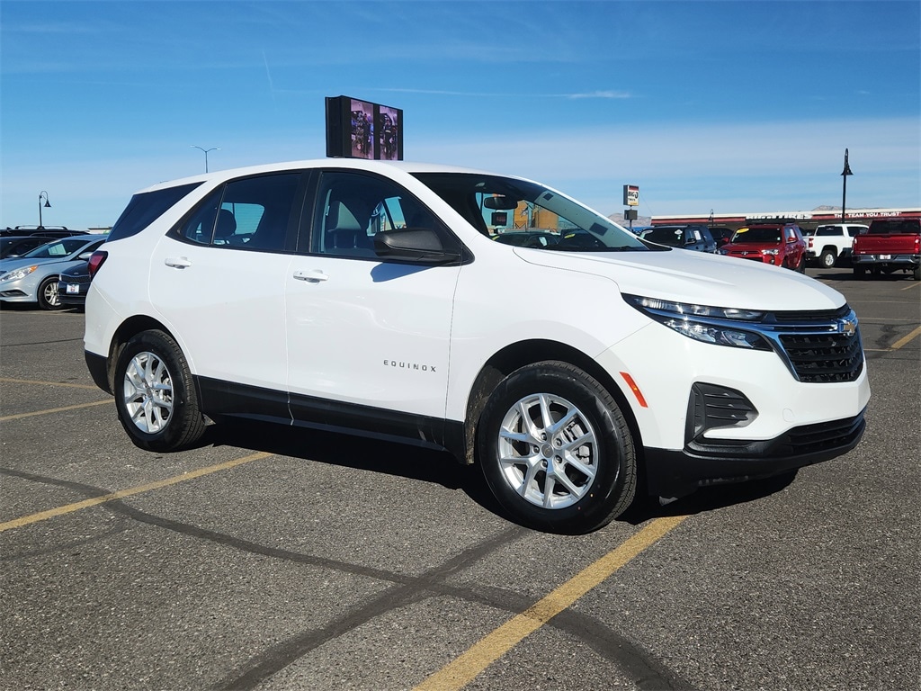 2024 Chevrolet Equinox LS's photo