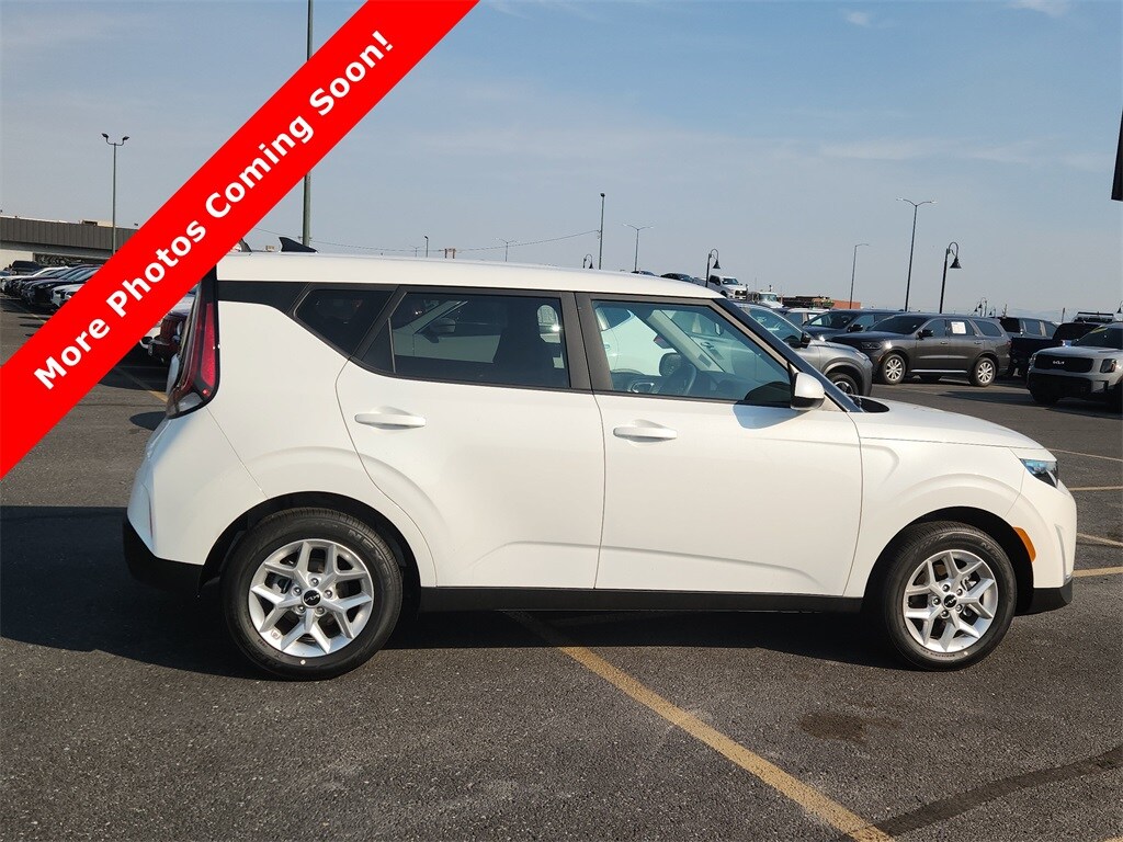 2025 Kia Soul LX photo 2
