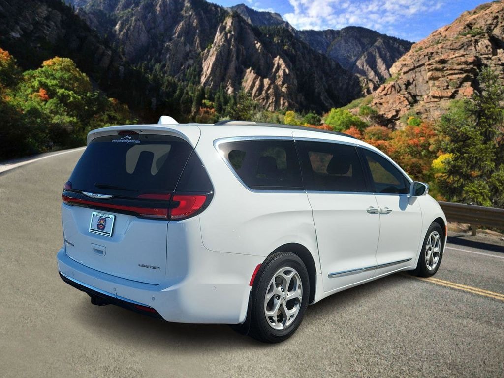 Used 2022 Chrysler Pacifica Limited Minivan/Van