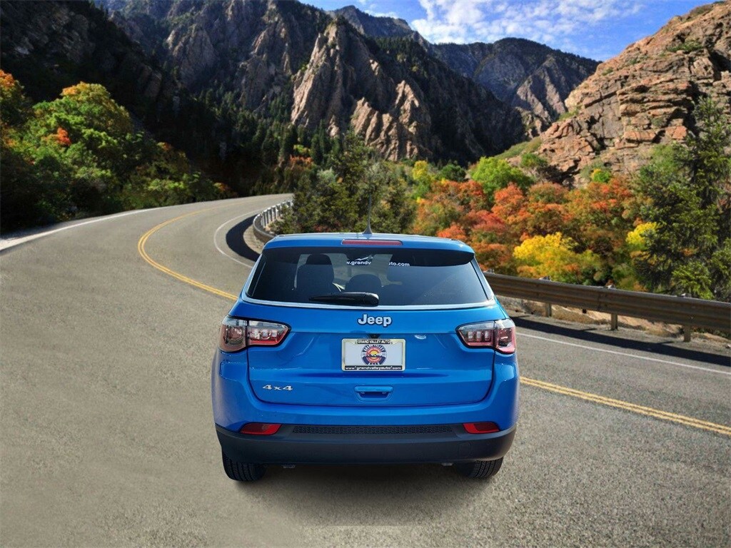 2024 Jeep Compass Sport photo 3