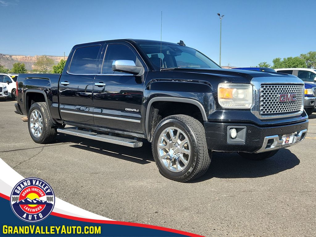 2015 GMC Sierra 4WD Crew Cab Short Box's photo