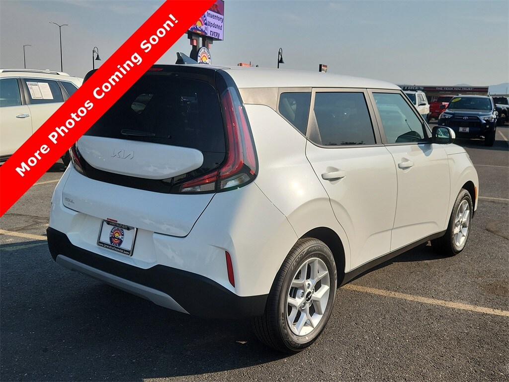 2025 Kia Soul LX photo 3